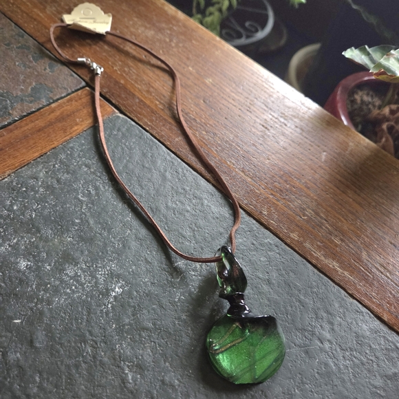 Unique Vintage Green Glass Pendant Necklace - Picture 3 of 3